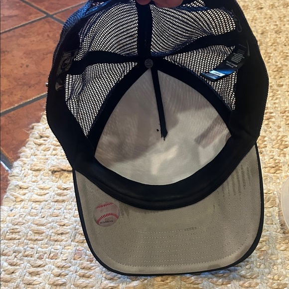 World Series ChampionsYankees 1996 Cap- with Baby Ruth pin - Picture 10 of 10